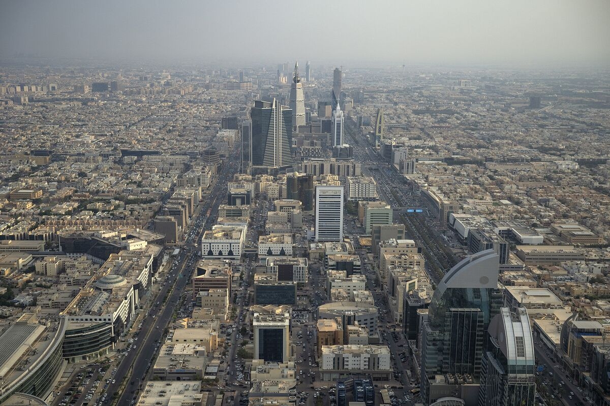 Saudi Arabia's Wealth Fund Gets Boost From Investment Activities