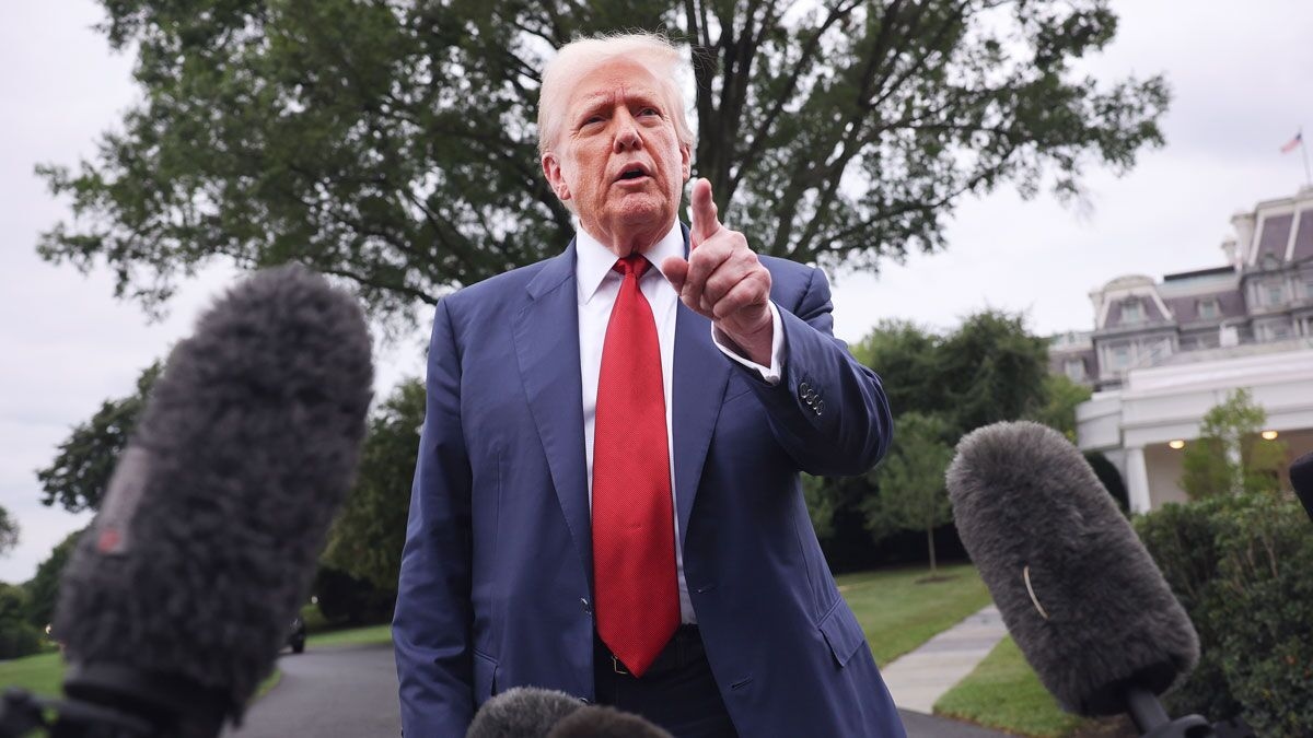Trump Doubles India Tariff, Slaps 100% on Chips in Latest Blitz