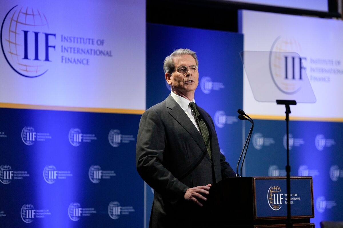 Trump's Tariffs Loom Over IMF Growth Forecast