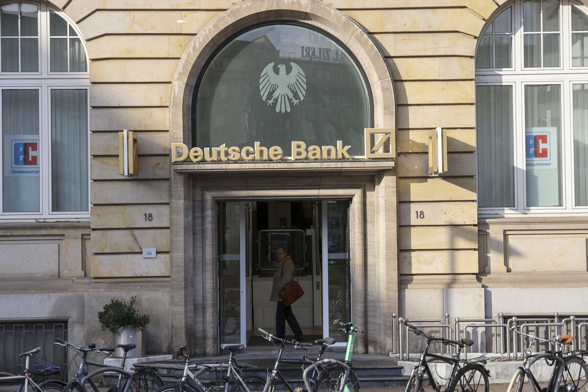Deutsche Bank Hires Ex-Goldman, BofA Executives in EM Expansion