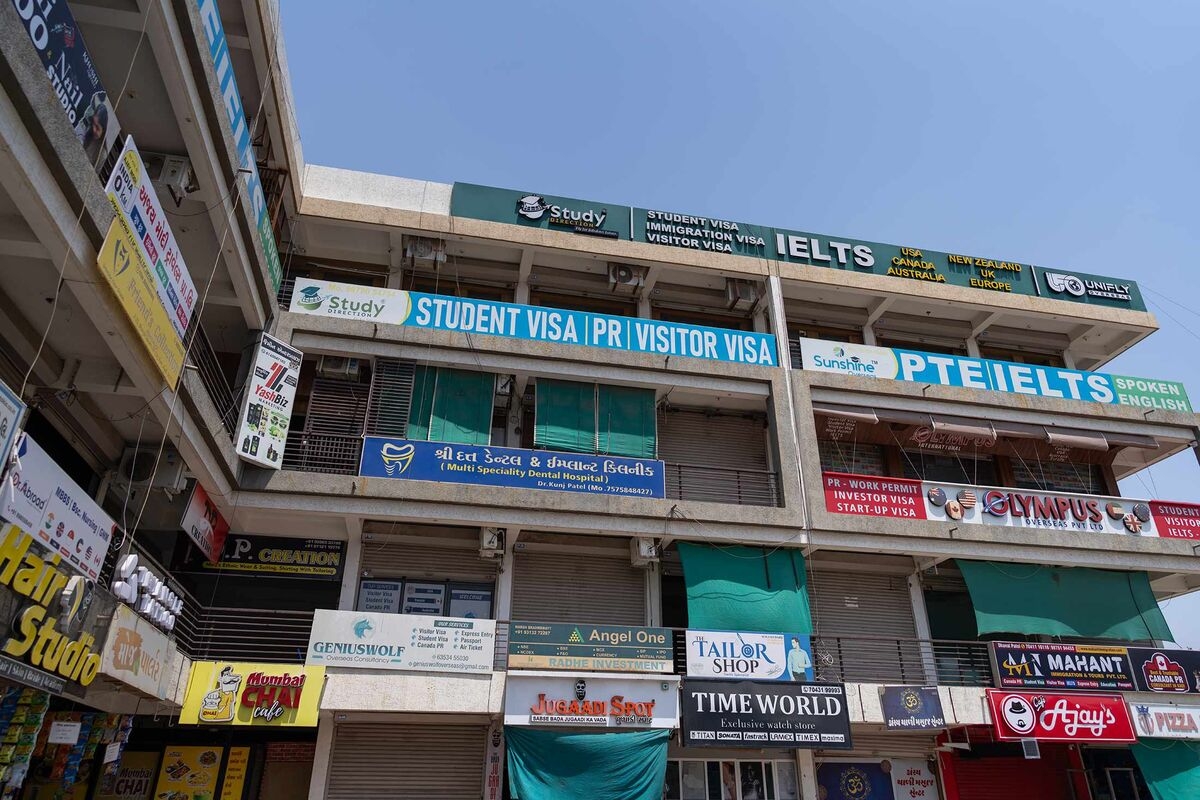 India Risks Losing a $120 Billion Lifeline as US Curbs Migration