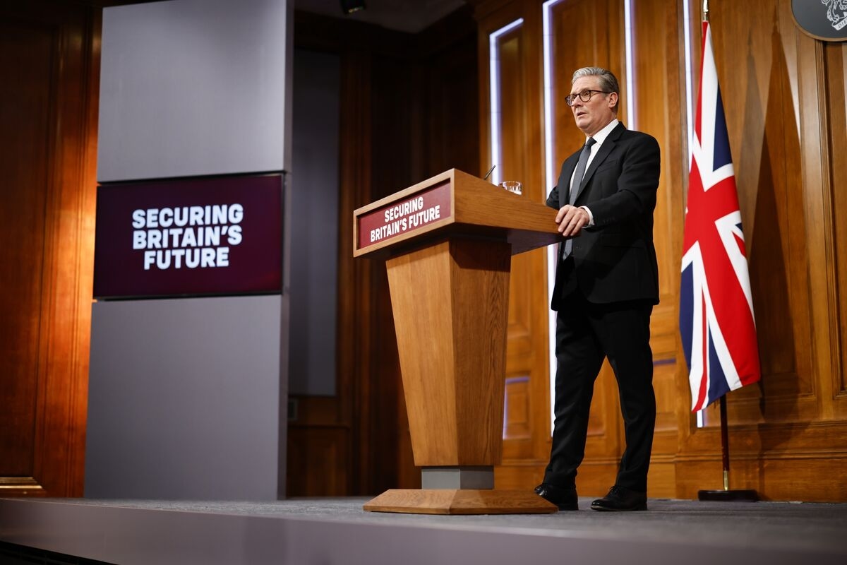 Starmer Says He 'Deeply Regrets' Using 'Island of Strangers' Phrase