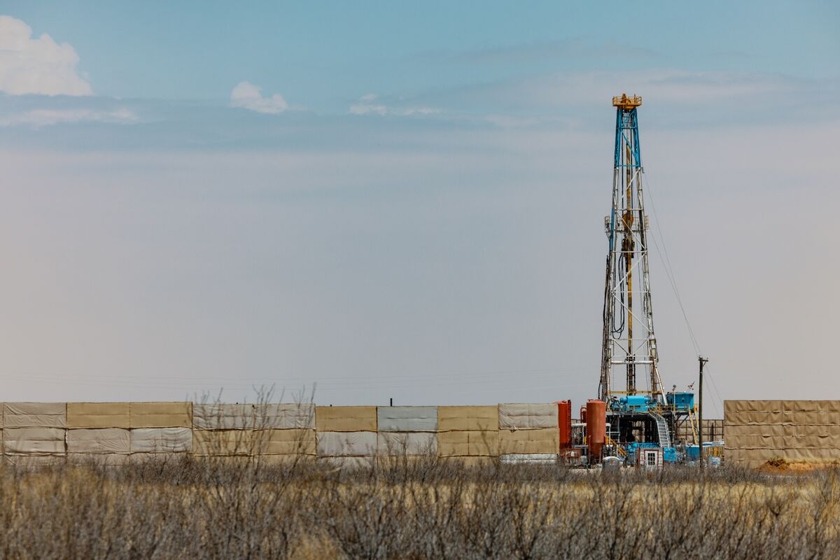 US Oil Output Has Peaked. But Don't Expect a Rapid Decline.