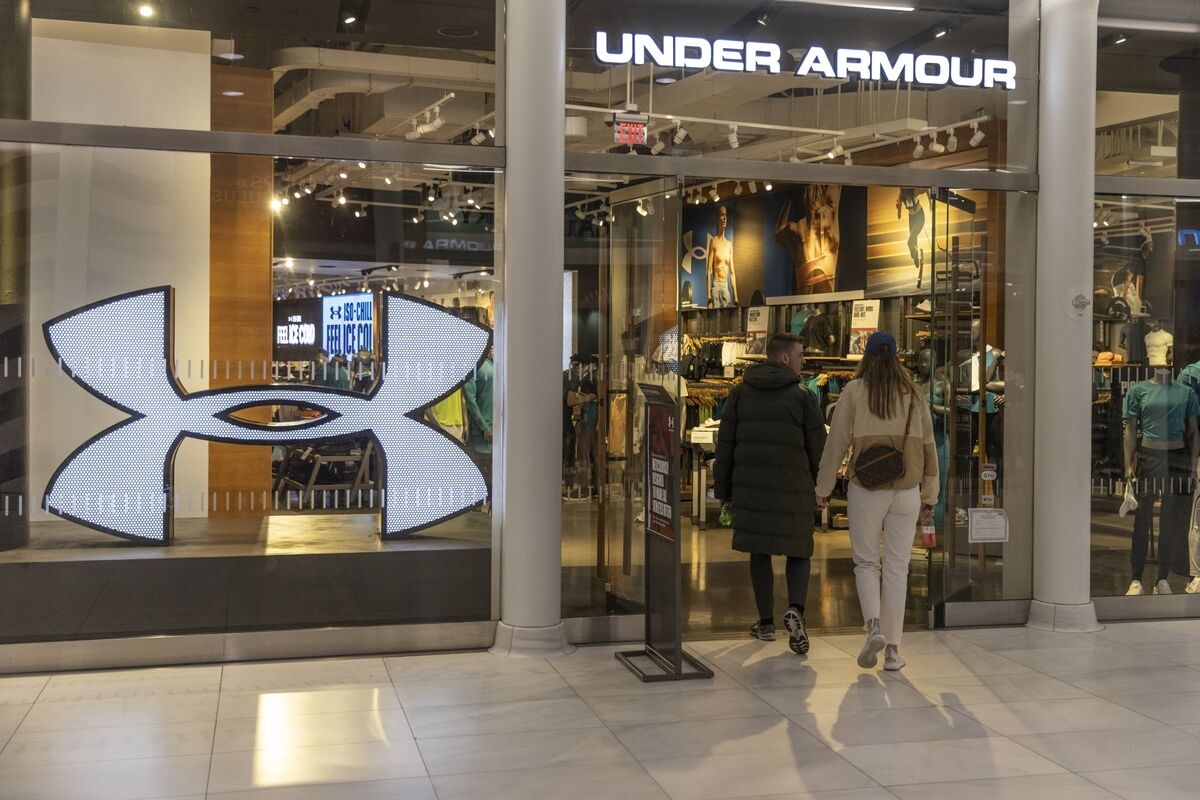 Under Armour's Turnaround Takes Hit After Weak Sales Outlook