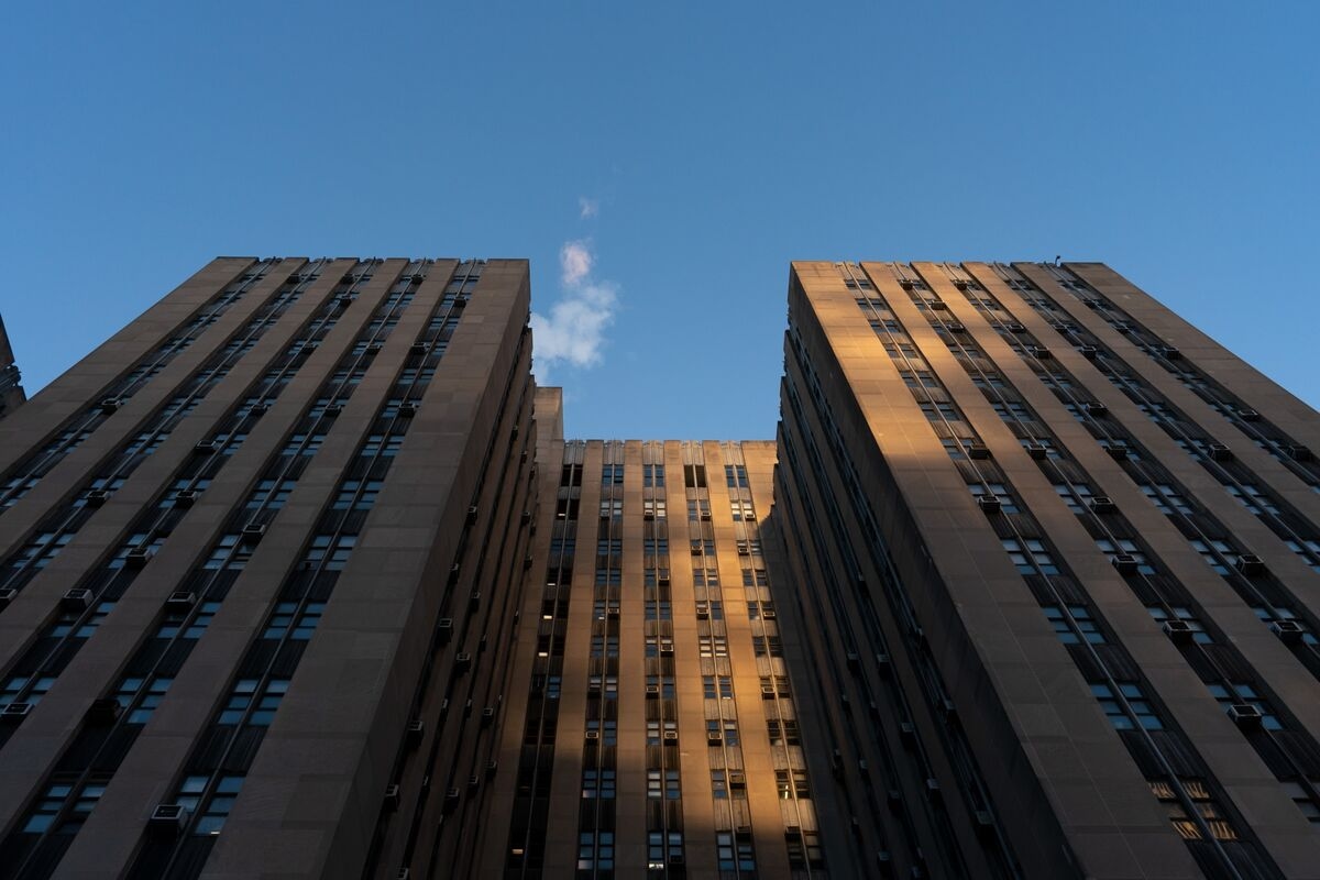Two Officers Stabbed in Attack at Manhattan Courthouse
