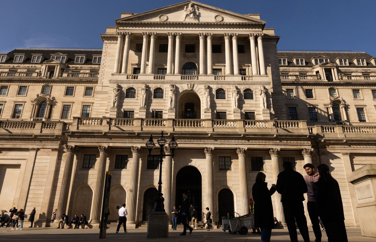 BOE Set to Hold Rates With Oil Posing New Threat