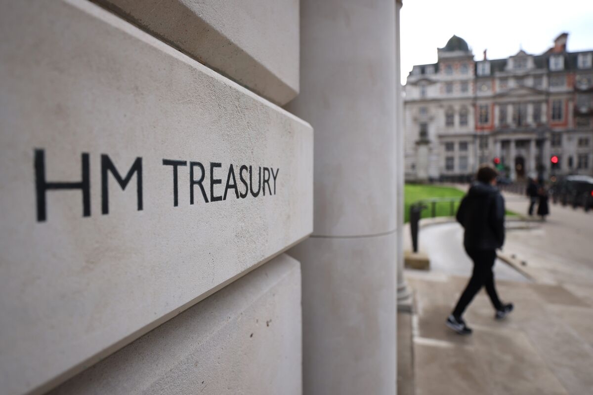 UK Budget Deficit Exceeds Forecasts Despite Employer Tax Hike