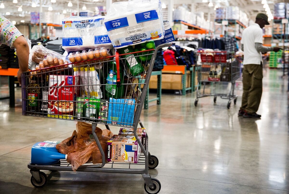 US Consumers Get Early Taste of Tariff Price Hikes as Inflation Set to Rise