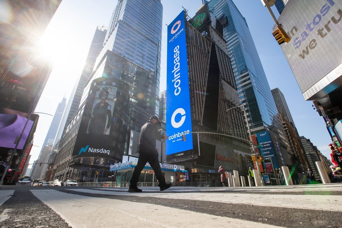 Coinbase Falls After Revenue Misses Estimates on Lower Volumes