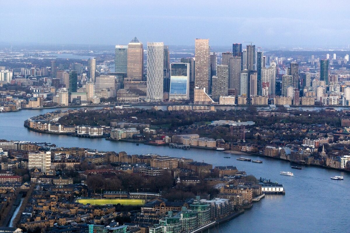 UK Finance Leads in Foreign Investment Yet Deals Fall Across Europe, EY Says