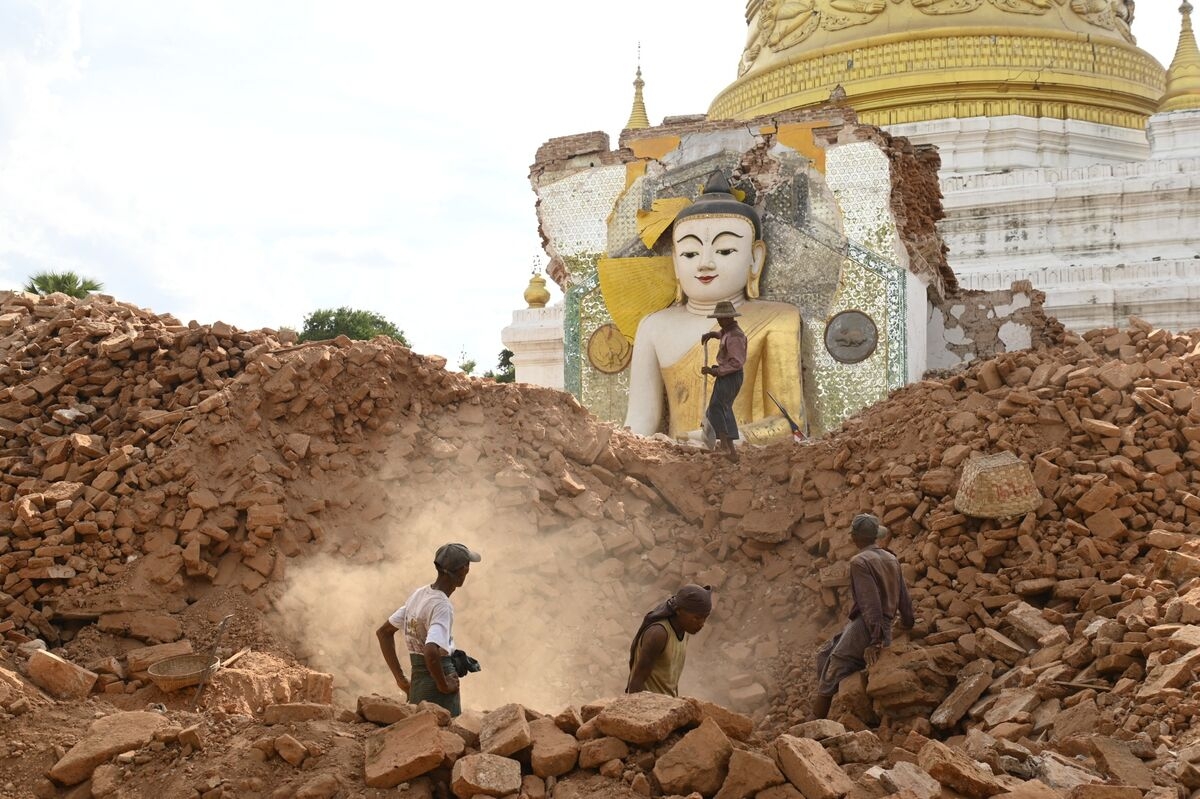 Myanmar Recovery Dented by Devastating Quake, World Bank Says