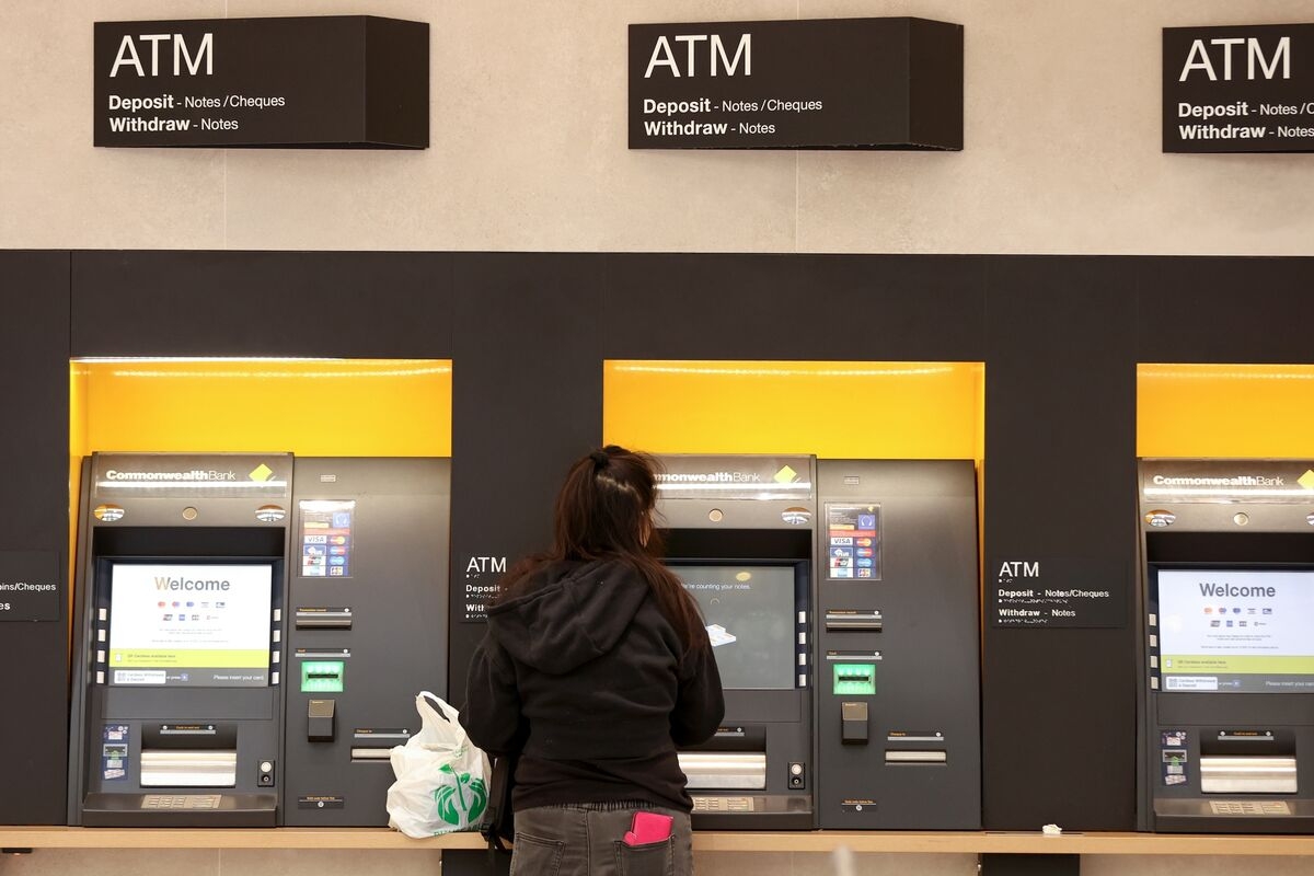 Commonwealth Bank's Profits Edge Higher on Lending Growth