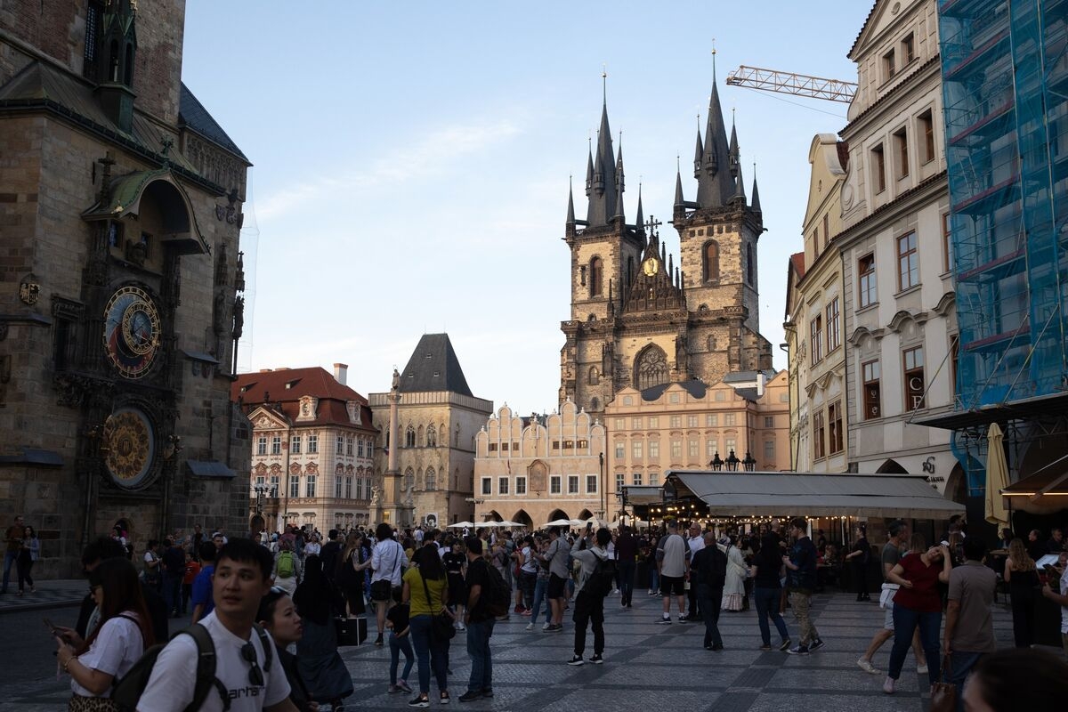 Czechs Cut Rate With Focus Shifting to Signals on Halt to Easing