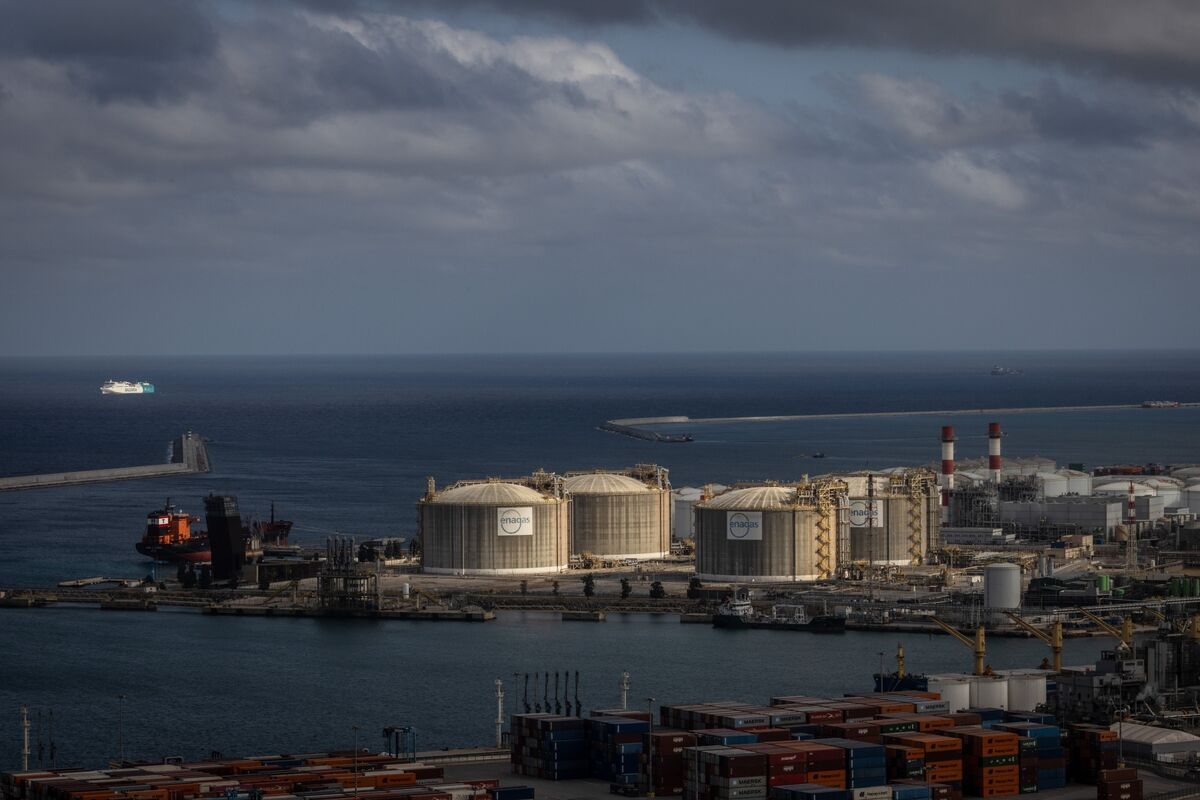 European Gas Stuck in Five-Week Range as Stockpiling Progresses