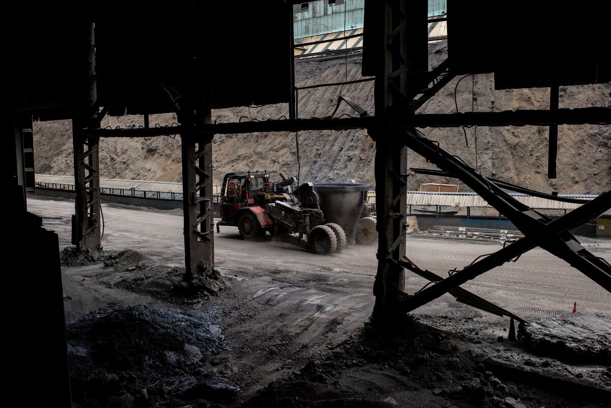 Chile Economic Activity Bounces Back on Mining Output Surge