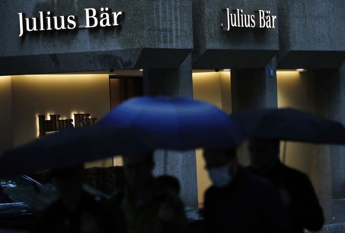 Julius Baer's New CEO Takes on Old Guard to Revamp Swiss Bank