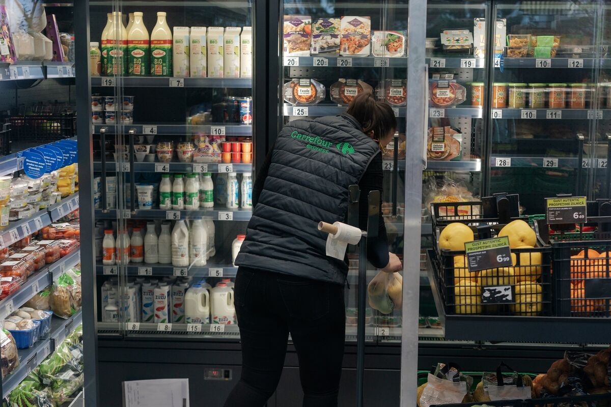 Carrefour Said to Tap Rothschild for Potential Italy Unit Sale