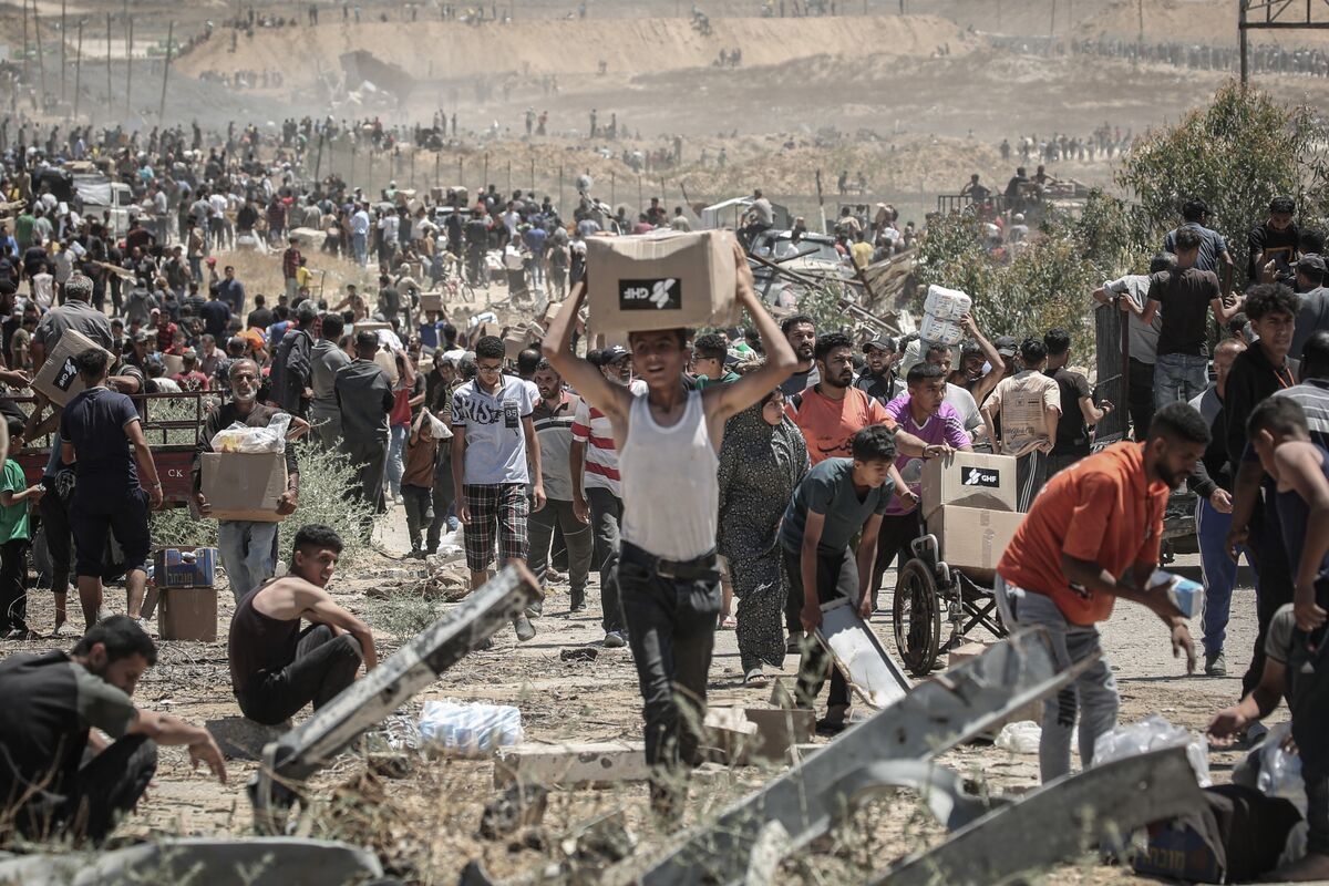Israel Accepts Gaza Deal Restoring UN Aid as Hamas Remains Wary