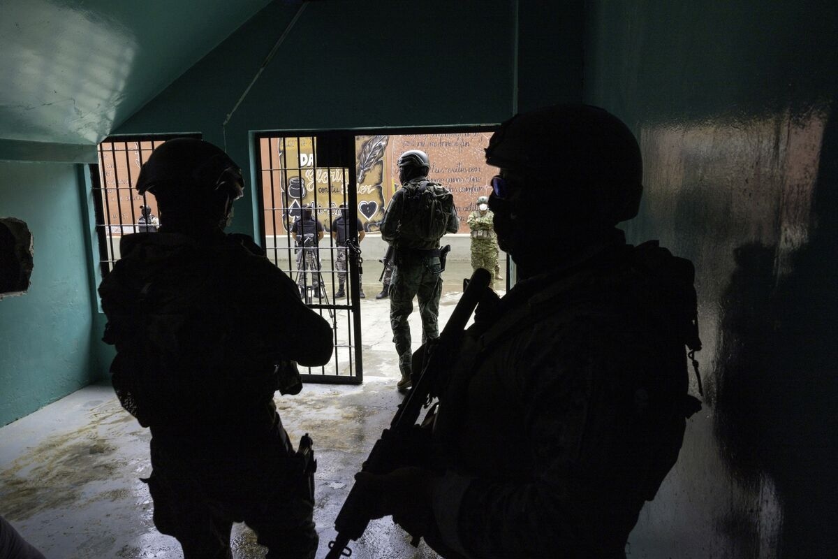 Ecuador Recaptures Top Fugitive Drug Lord ‘Fito' in Army Raid