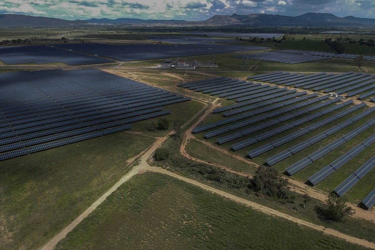 Gloom Gathers Over Solar Companies in the US and China