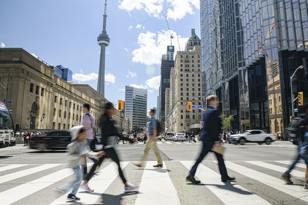 Canada Firms Double Use of Government Program to Retain Workers Amid Tariffs