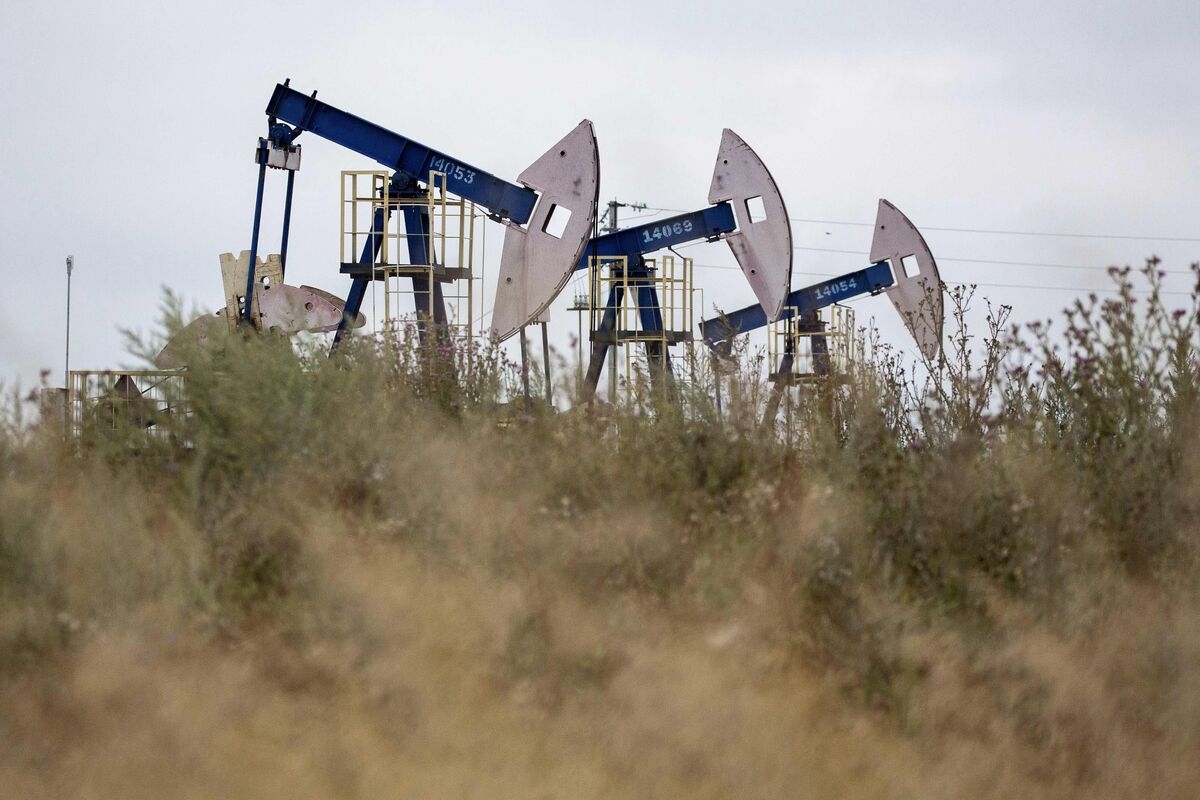 Russian Oil Output Seen Stable Despite Toughest Spell in 5 Years