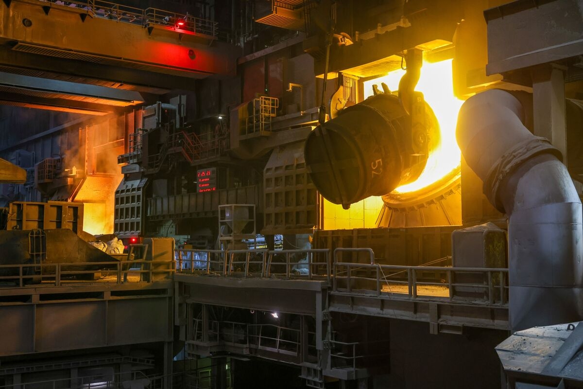 Thyssenkrupp Cuts Outlook as Loss Deepens on Weak Demand, Prices
