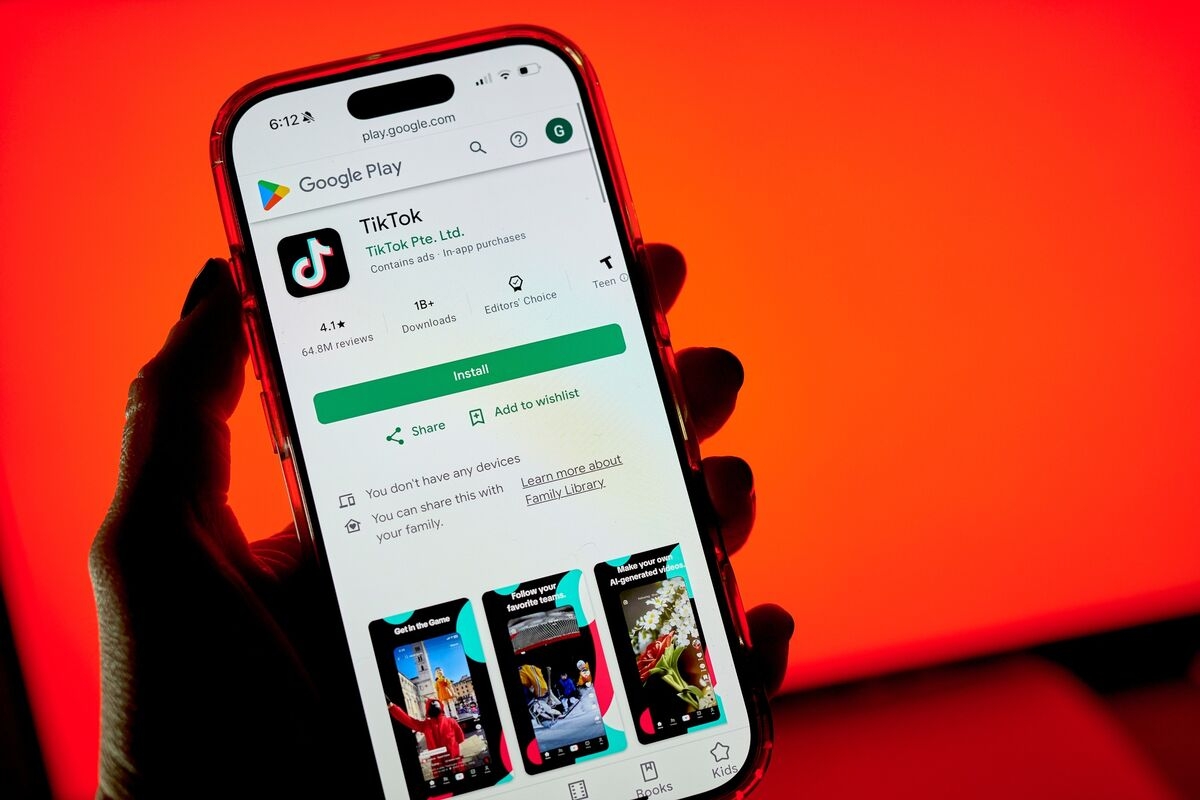 Trump's TikTok Plan Upended by Chinese Objections Over Tariffs