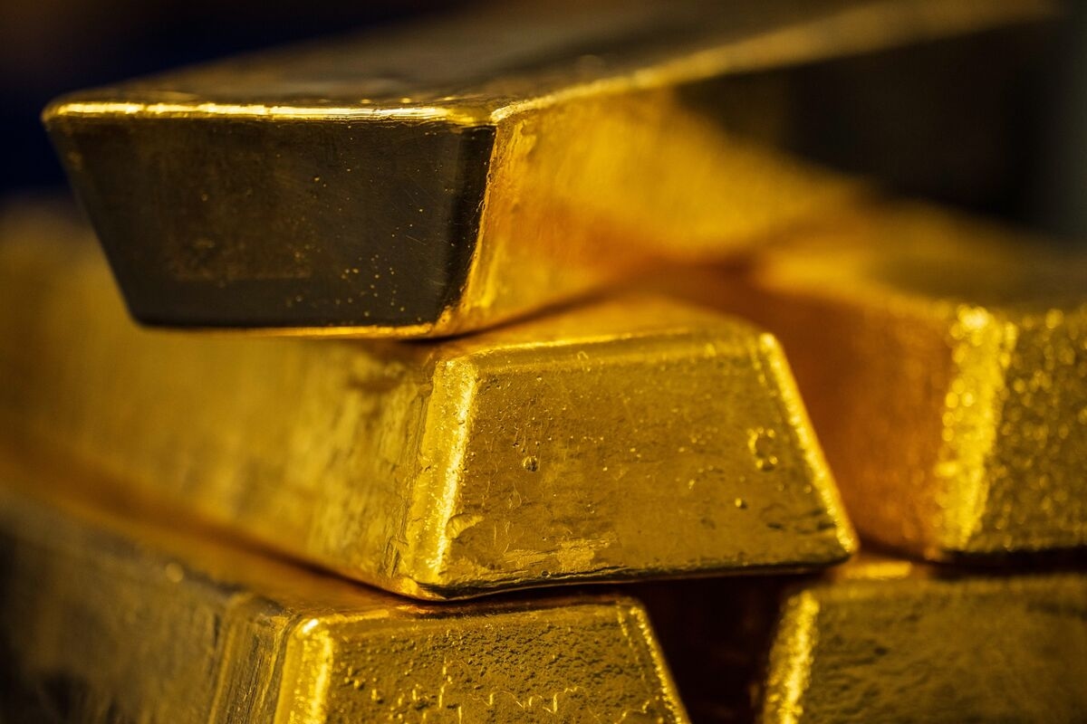 Gold Steadies as Traders Mull Mideast Truce, Fed's Rate-Cut Path