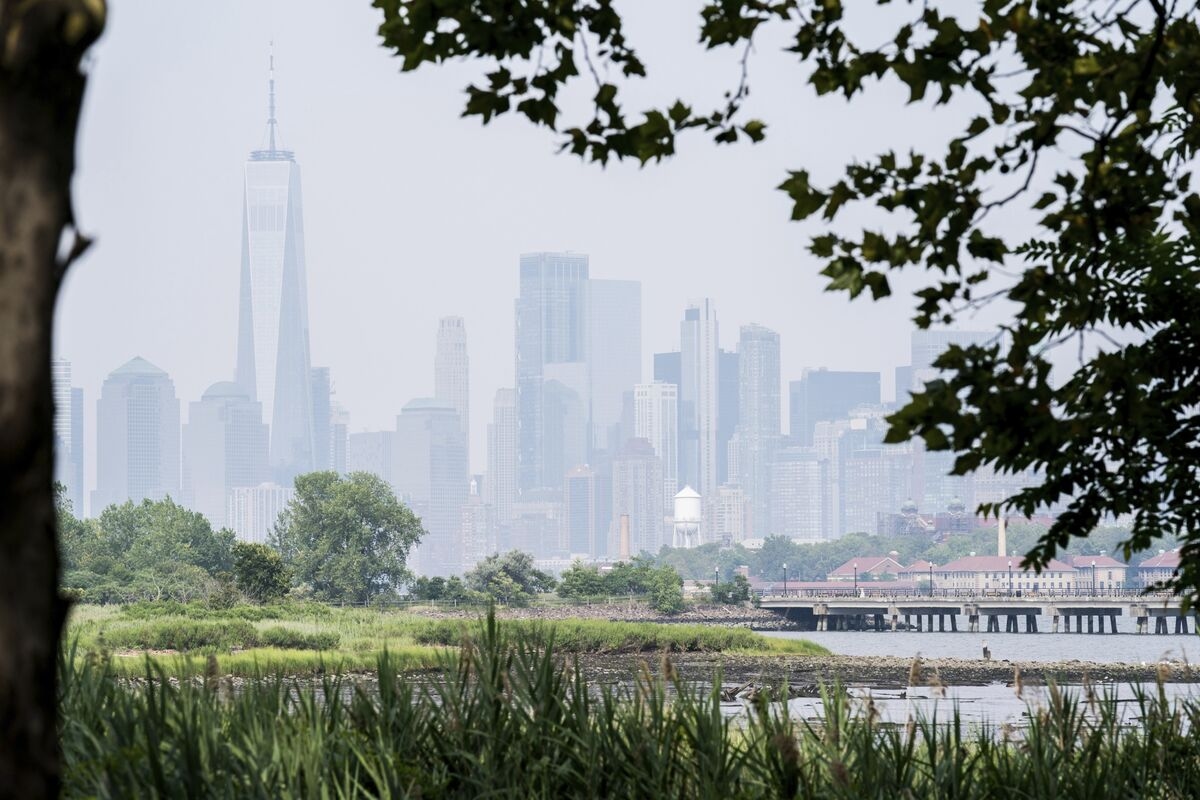 NYC Air Quality Drops as Smoke From Canadian Fires Swirls South