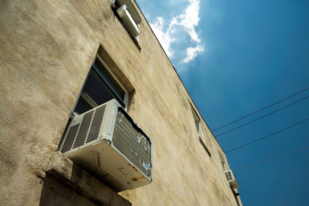 Intense Heat to Push Biggest US Grid's Power Use to 12-Year High