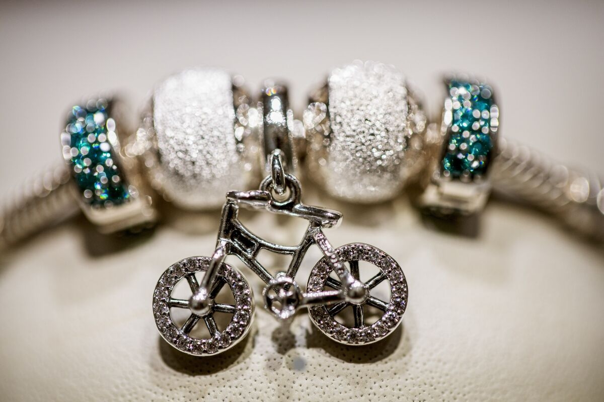 Pandora Slides as Jewelry Company Warns of Weak Sales in Europe