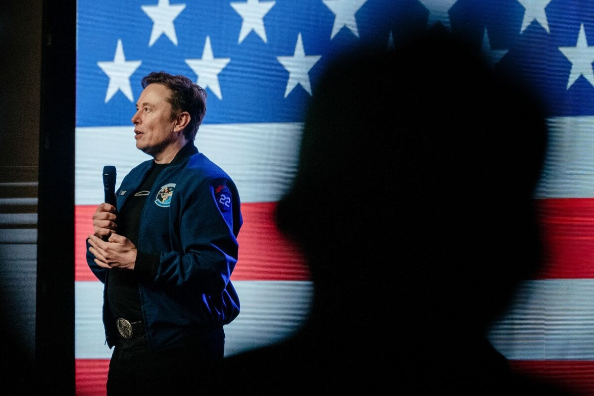 Musk Skips Deposition in Investor Lawsuit Over Twitter Buyout