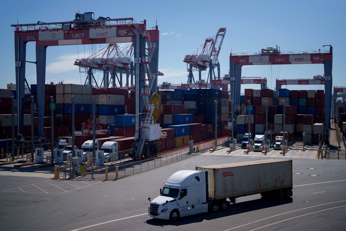 How the Port of Long Beach Plans to Finally Overtake Rival LA