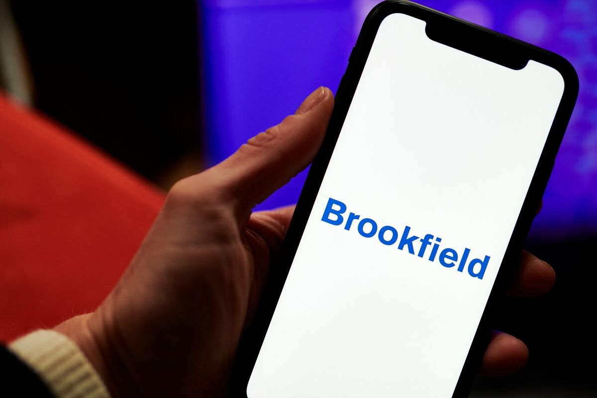 Brookfield's Slump After S&P Snub Creates Buying Opportunity