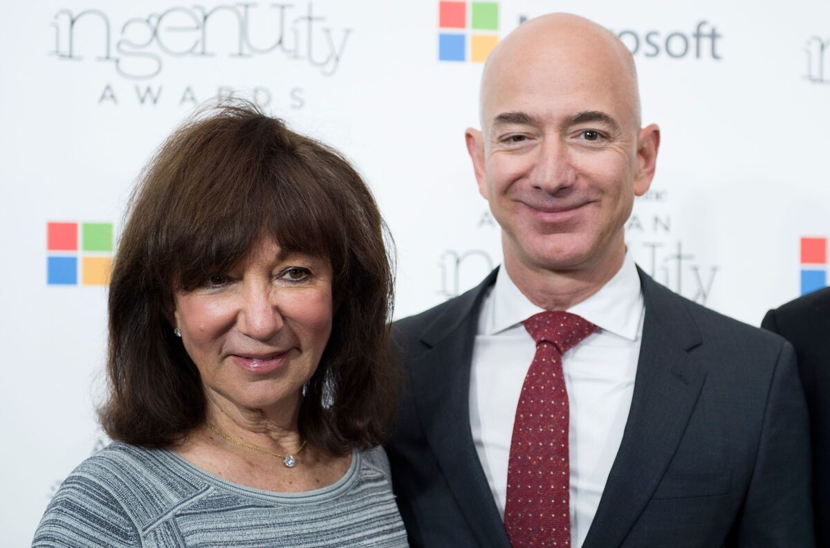 Jackie Bezos, Who Funded Her Son Jeff's Startup, Dies at 78