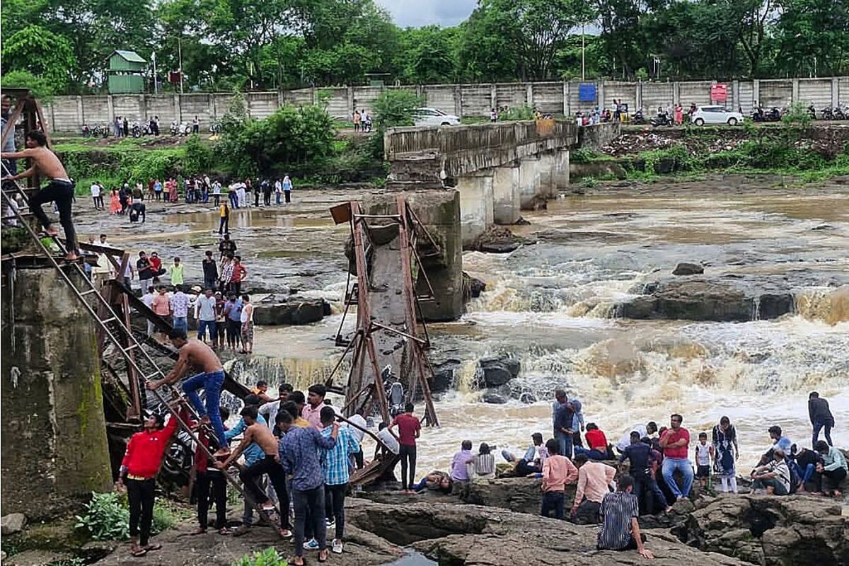 Bridge Collapses at Indian Tourist Destination, Killing Two