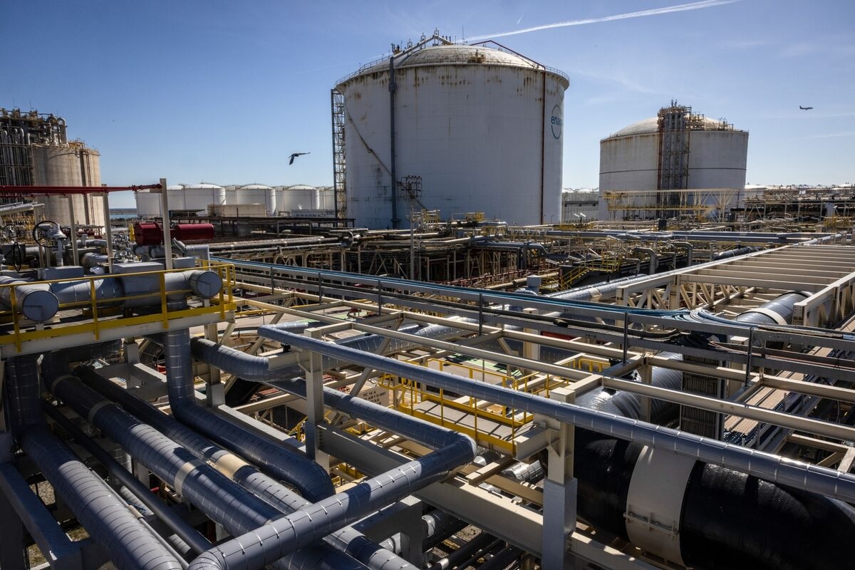 European Gas Futures Slip as US-Russia Talks Ease Supply Worries