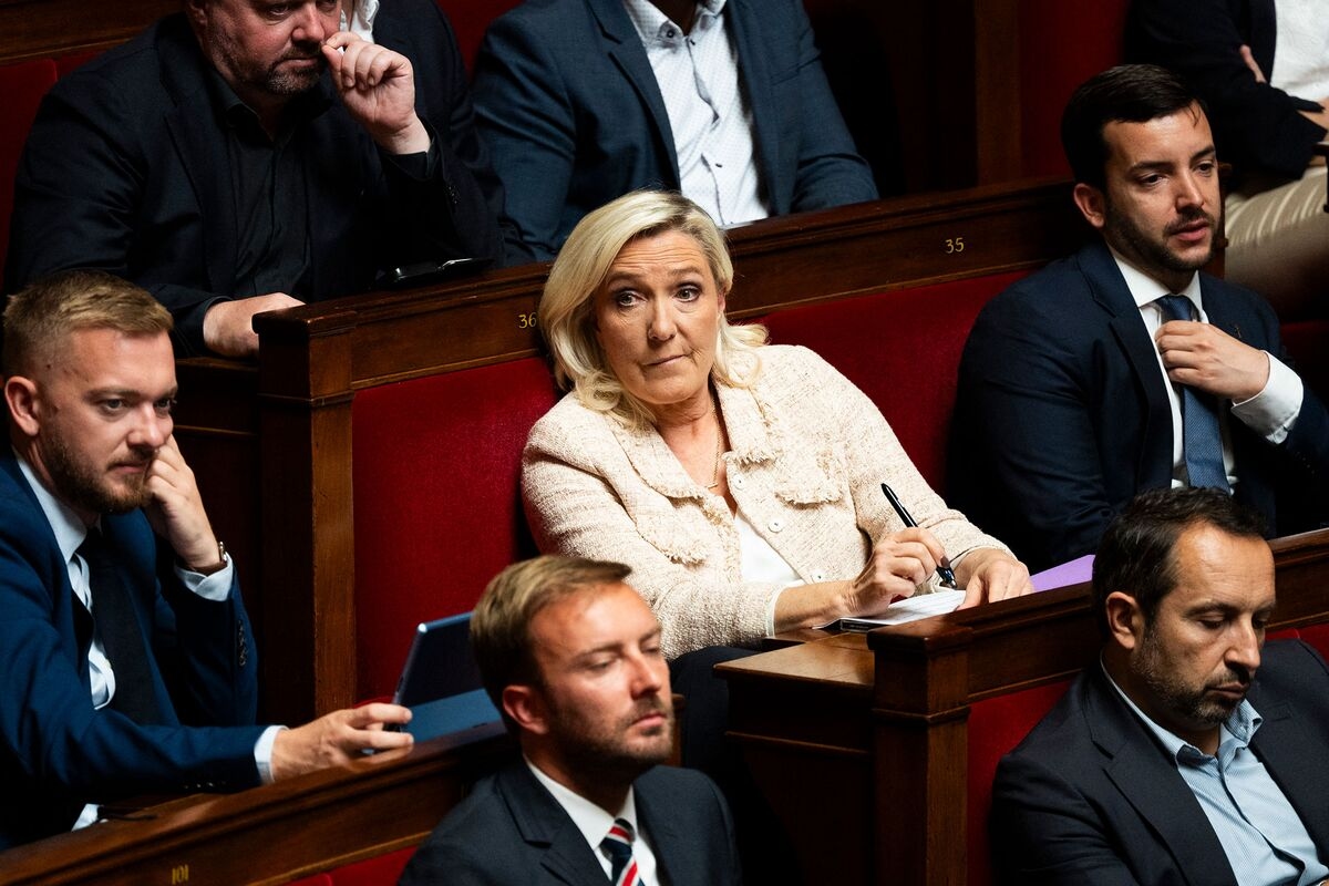 France's Government Gets a Lifeline From Le Pen's Far-Right