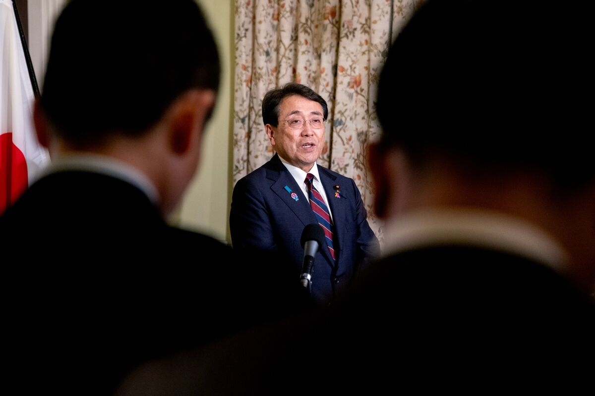 Japan's Akazawa Heads to US for Latest Round of Tariff Talks