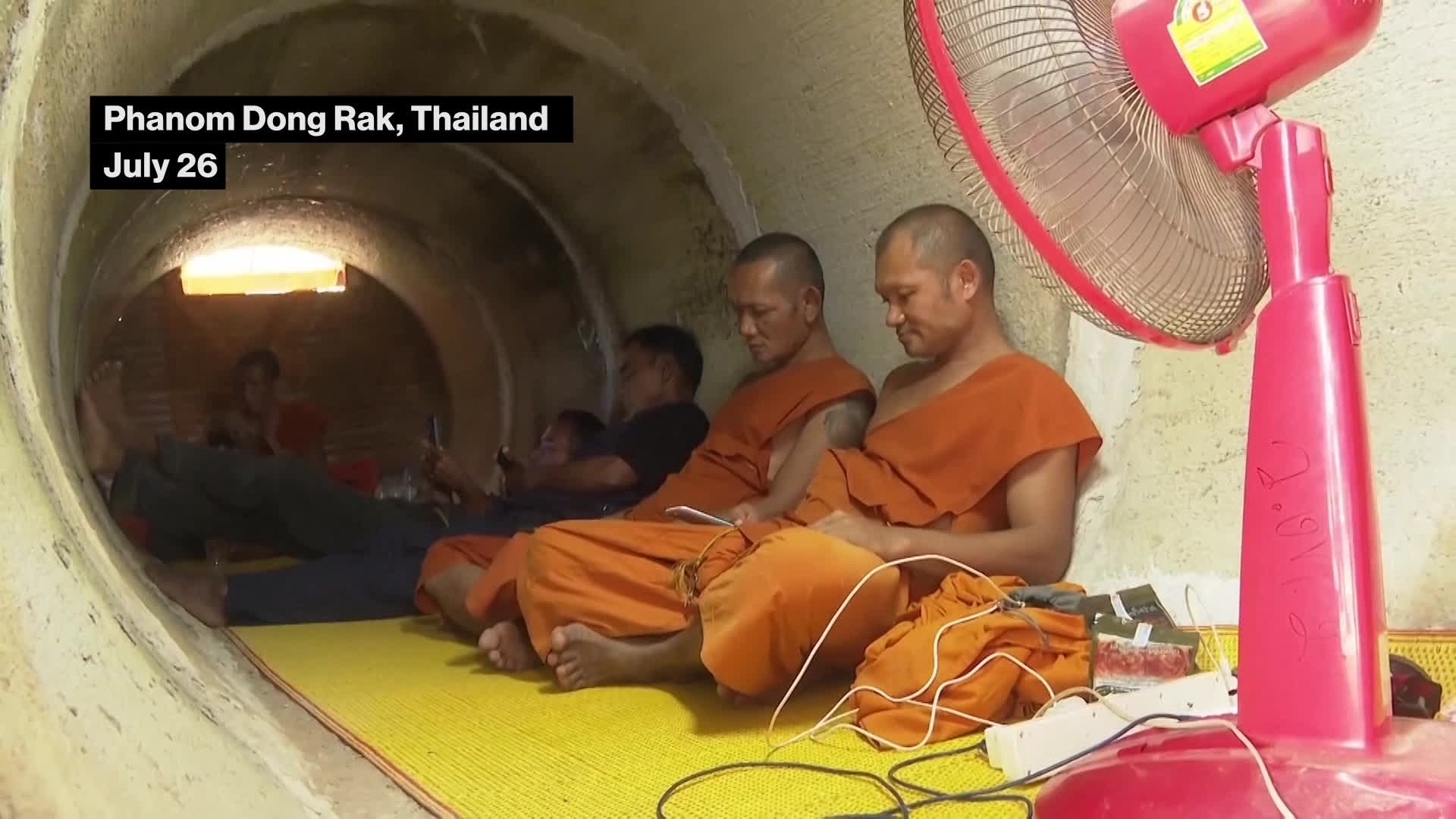 Thai Monks Remain in Temple as Violence Continues