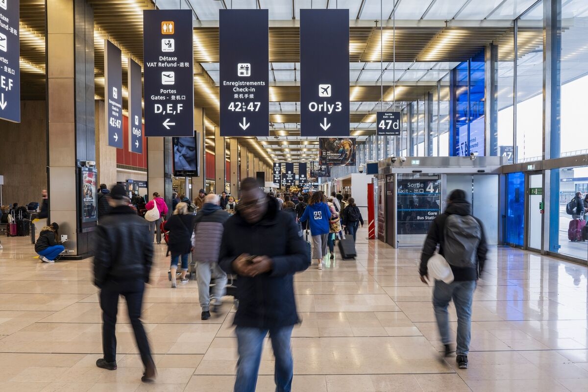 French Regulator Tells Airlines to Cut Orly Flights After Glitch