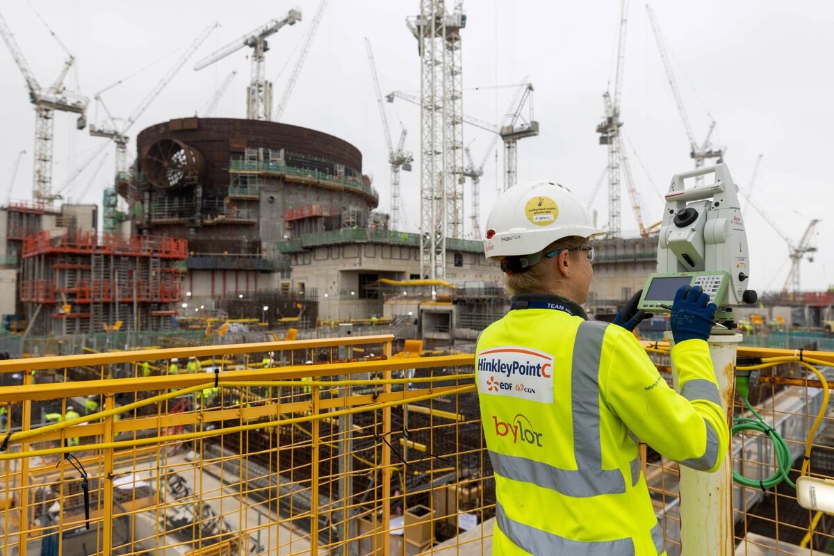 Apollo Nears Funding Deal of Up to £5 Billion for EDF's Hinkley