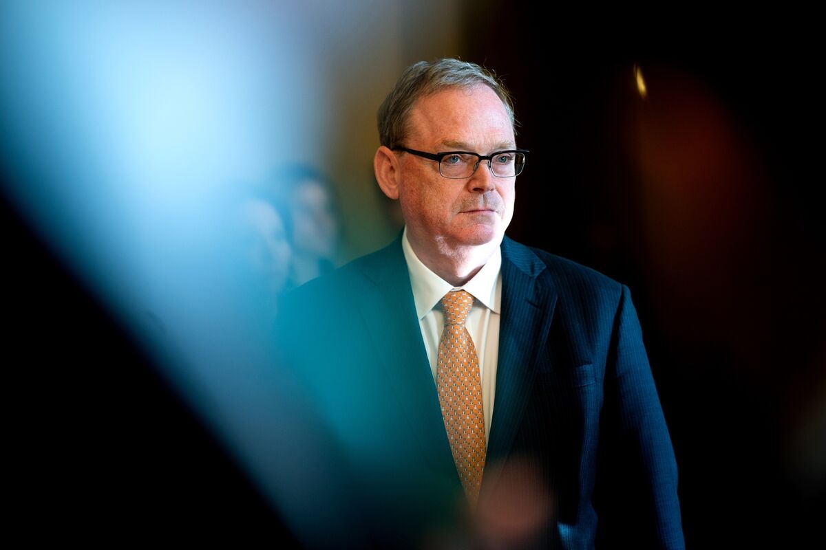Trump Aide Hassett Reveals Coinbase Stake of at Least $1 Million