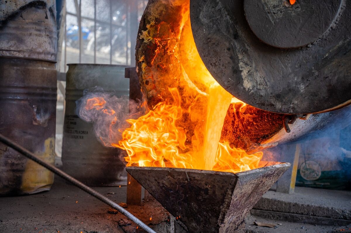 Gold Falls as Haven Demand Ebbs After Trump Announces Ceasefire