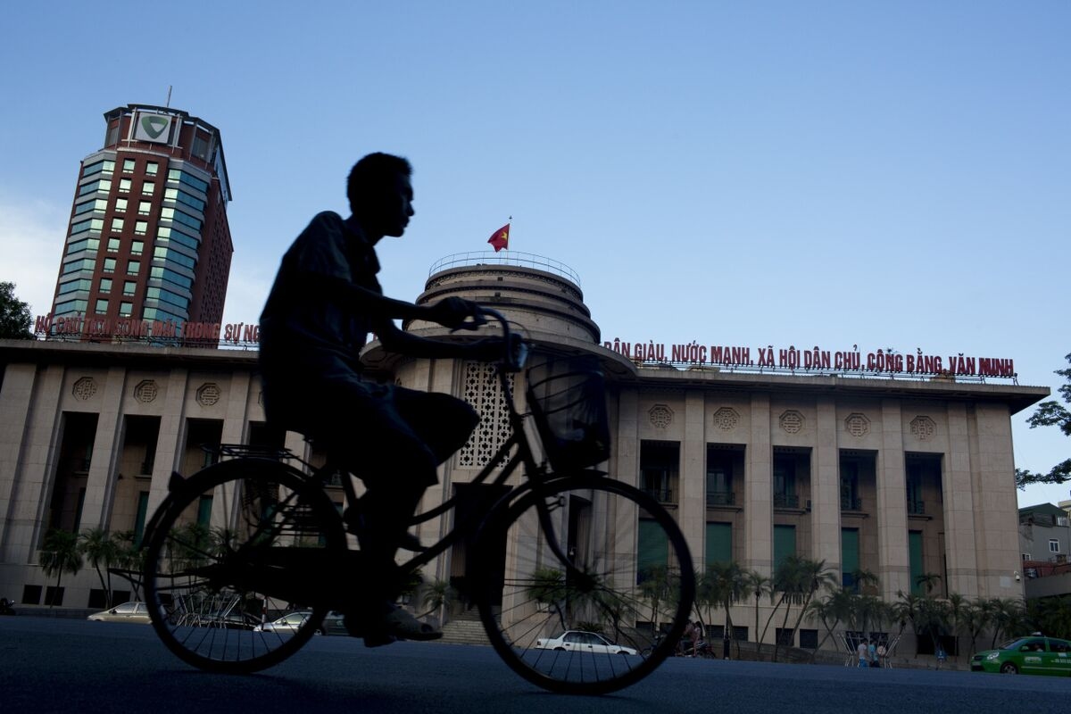 Vietnam to Cut Reserve Ratios for Banks Taking Over Weak Lenders