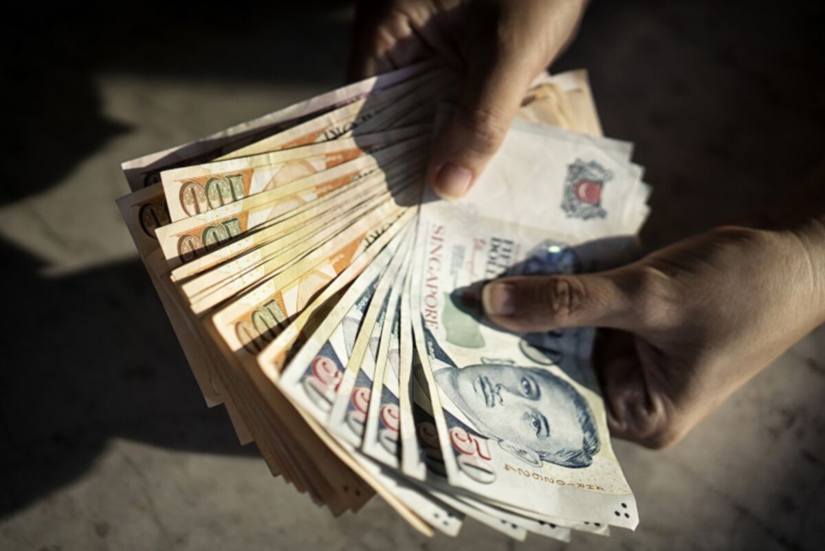 Singapore Dollar Faces Pressure From US Tariffs, Policy Shift