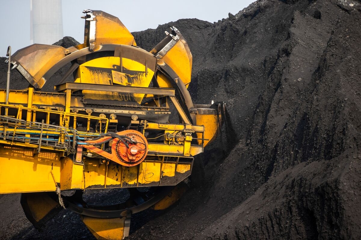 India's Swelling Coal Stockpiles Test State-Owned Mining Giant