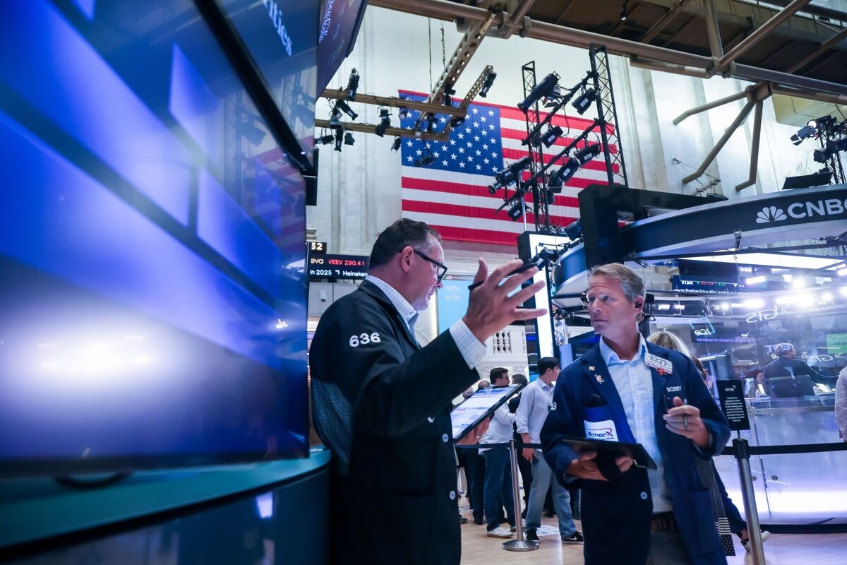 Wall Street Sticks to Bull Case for Stocks as Valuations Climb