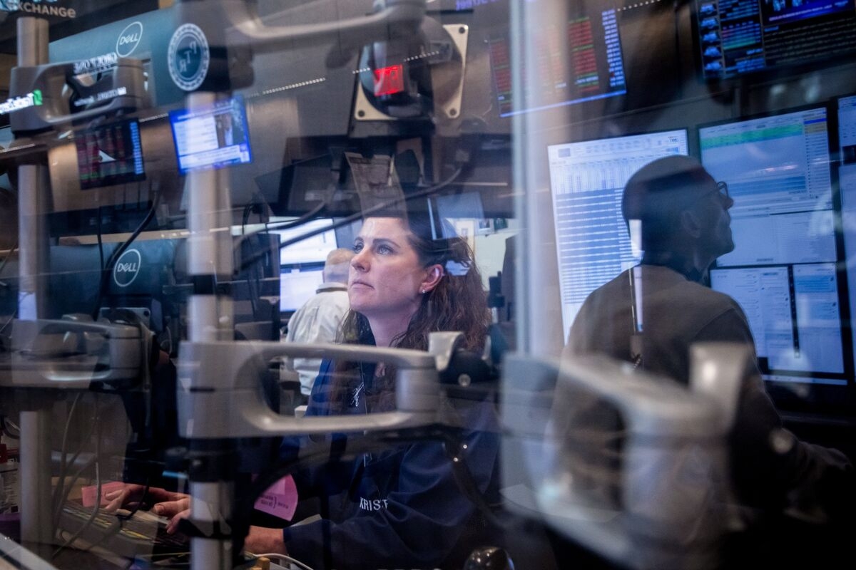 US Futures Slide as Trump Considers Iran Strikes: Markets Wrap